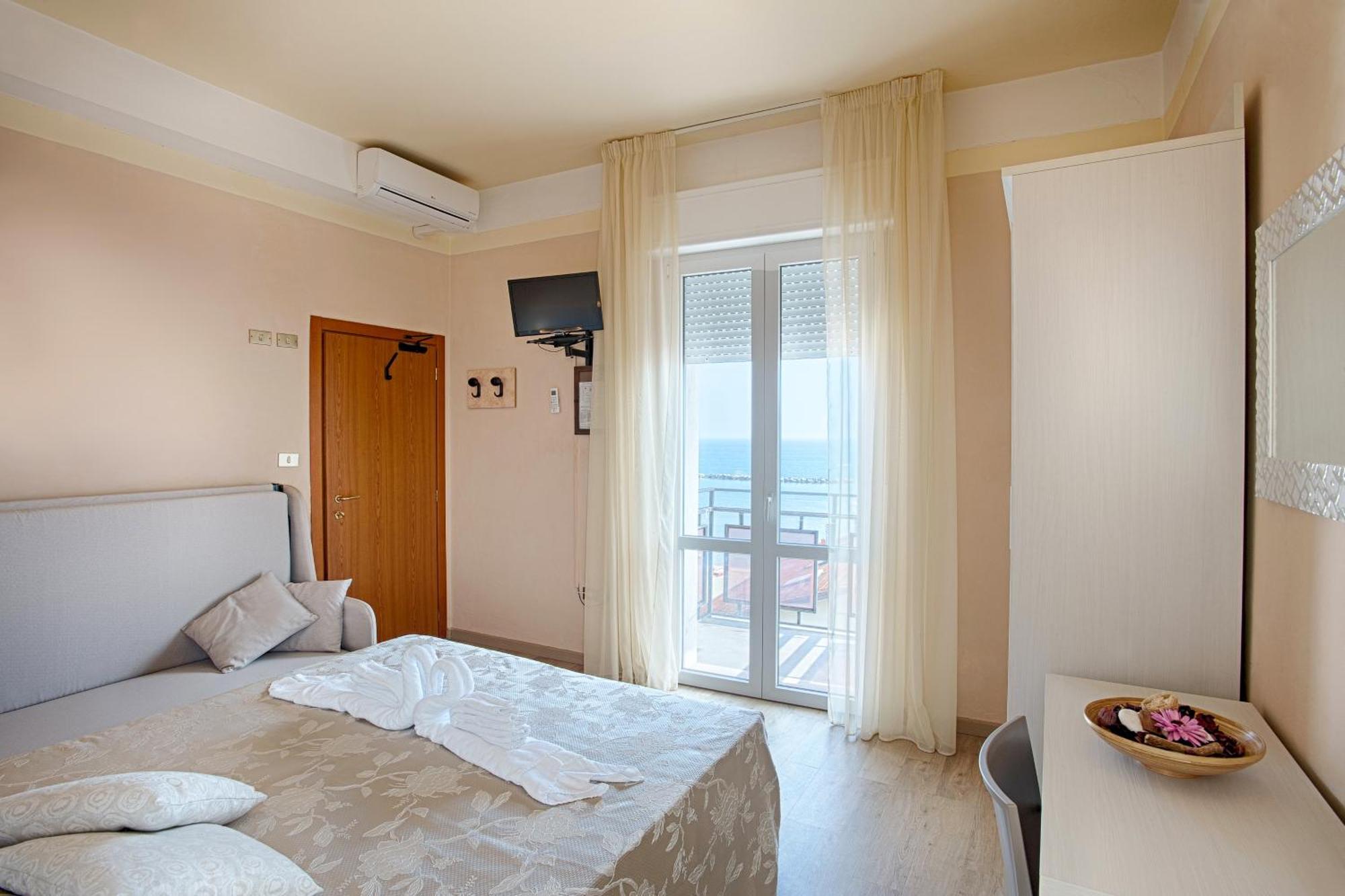 Hotel Barca D'Oro Bellaria-Igea Marina Exterior foto