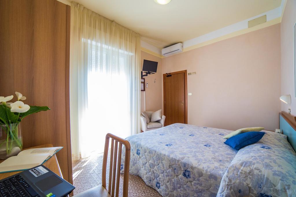Hotel Barca D'Oro Bellaria-Igea Marina Exterior foto